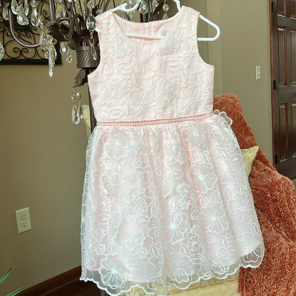 Pink and white formal toddler girl dress. Excellent condition!